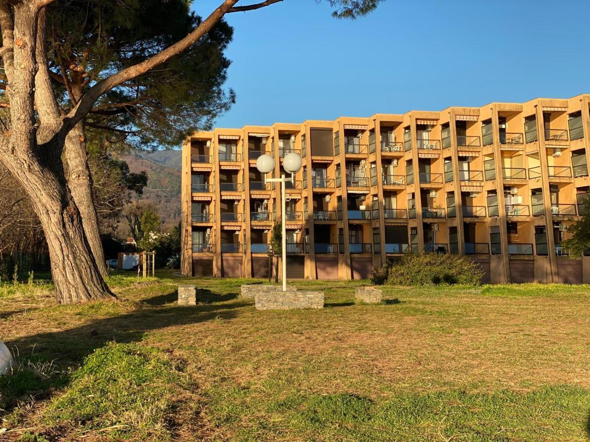 Residence Santa Lucia, Studio Avec Piscine , Vue Mer Et Pied Dans L'Eau , Moriani-Plage Santa-Lucia-di-Moriani Exterior foto
